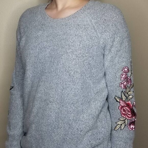 Cloud Chaser Embroidered Floral Sleeve Pullover Sweater Large - Picture 5 of 10